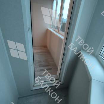 Отделка балкона с утеплением в многоквартирном доме